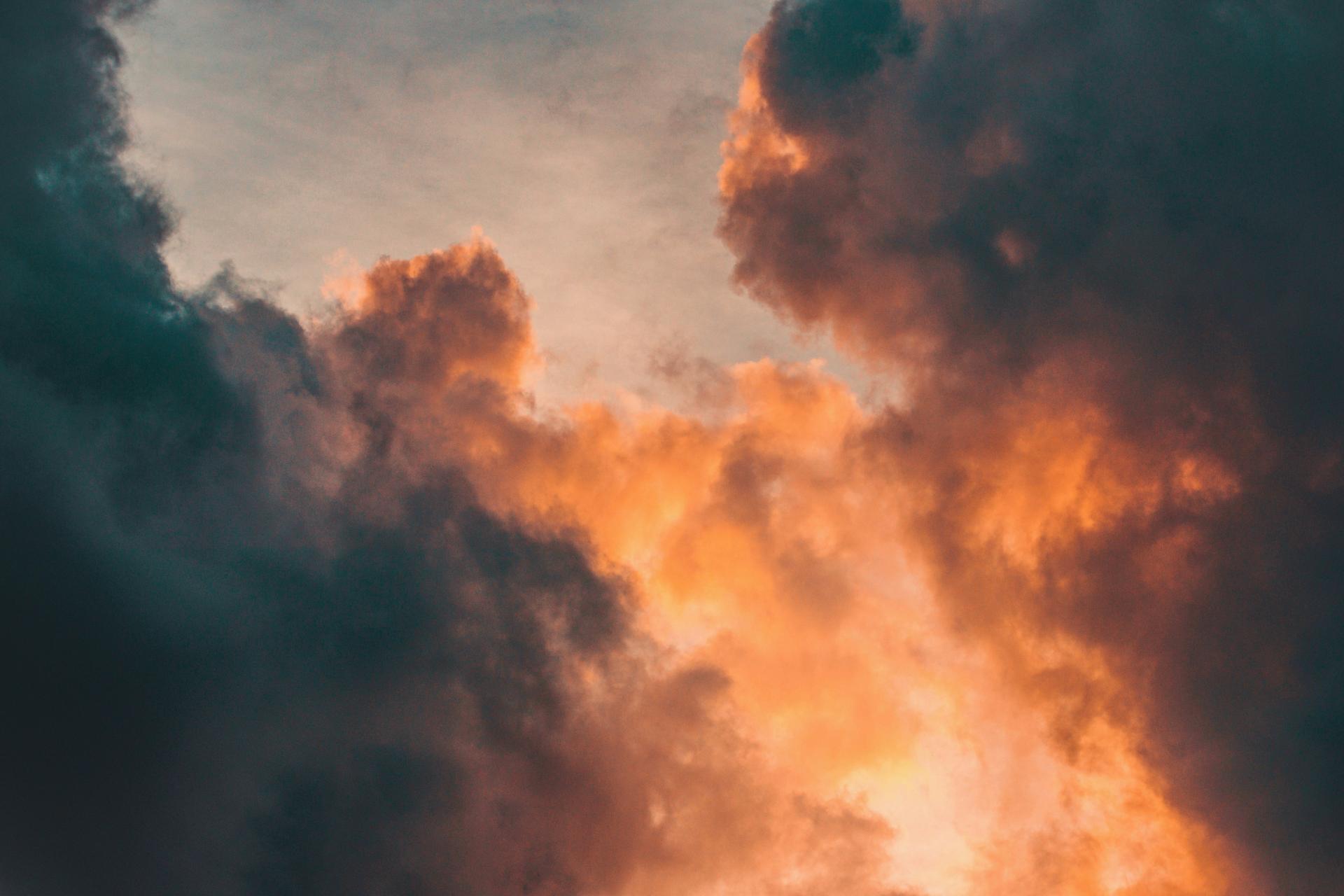 Glühende Wolken